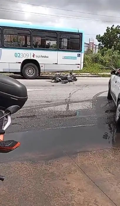 policial-civil-morre-apos-colisao-de-moto-com-onibus-em-avenida-de-fortaleza