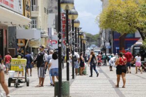 feriado-de-tiradentes:-veja-o-que-abre-e-o-que-nao-abre-no-domingo-(21)-em-fortaleza