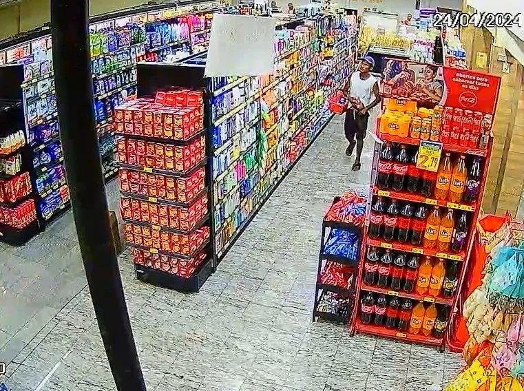 bandidos-se-passam-por-clientes-e-furtam-produtos-em-supermercado-no-bairro-antonio-bezerra