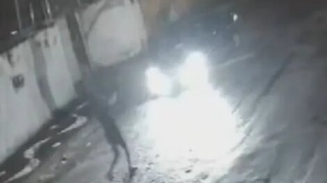 homem-tenta-assaltar-morador-ao-chegar-em-condominio-e-vitima-foge-de-re