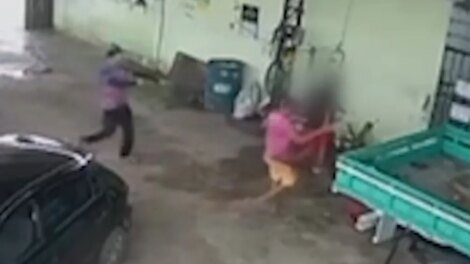 homem-armado-invade-oficina-mecanica-e-rouba-motocicleta-em-fortaleza