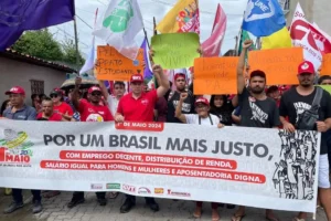 dia-do-trabalhador:-manifestacao-de-centrais-sindicais-em-fortaleza-reivindica-direitos-trabalhistas