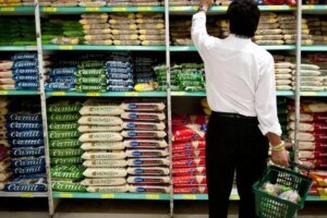 supermercados-de-fortaleza-limitam-venda-de-marca-de-arroz-apos-enchentes-no-rs