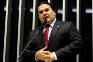 ex-deputado-cabo-sabino-e-condenado-por-liderar-motim-dos-policiais-em-2020