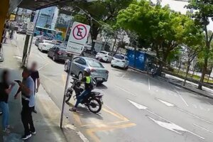 dupla-rouba-pedestres-em-rua-movimentada-no-centro-de-fortaleza