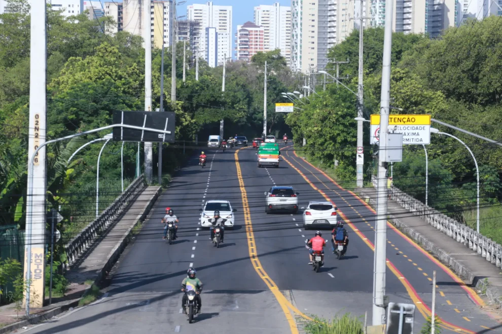 dezessete-ruas-e-avenidas-de-fortaleza-ja-tiveram-recuperacao-do-asfalto-em-2024;-cinco-aguardam-conclusao-de-obras