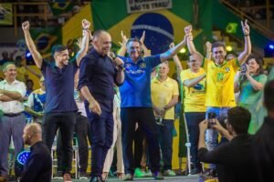 justica-determina-que-andre-fernandes-remova-publicacoes-de-evento-com-bolsonaro