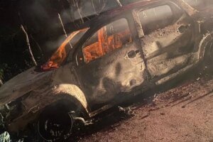 carro-usado-em-assassinato-de-ex-vereador-do-crato-e-encontrado-incendiado