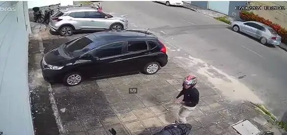 cameras-registram-tentativa-de-furto-de-motocicleta-no-bairro-benfica