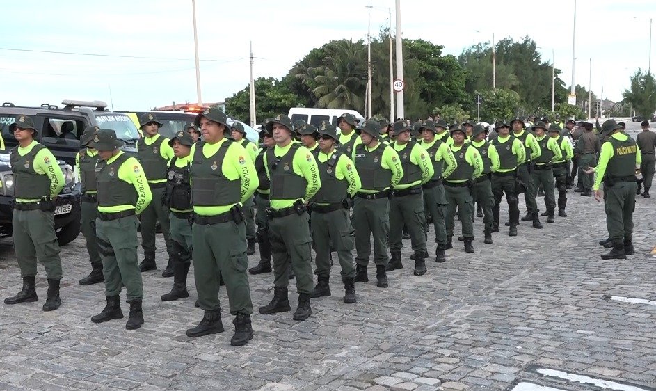 elmano-de-freitas-acompanha-inicio-do-servico-de-437-novos-policiais-militares-em-fortaleza