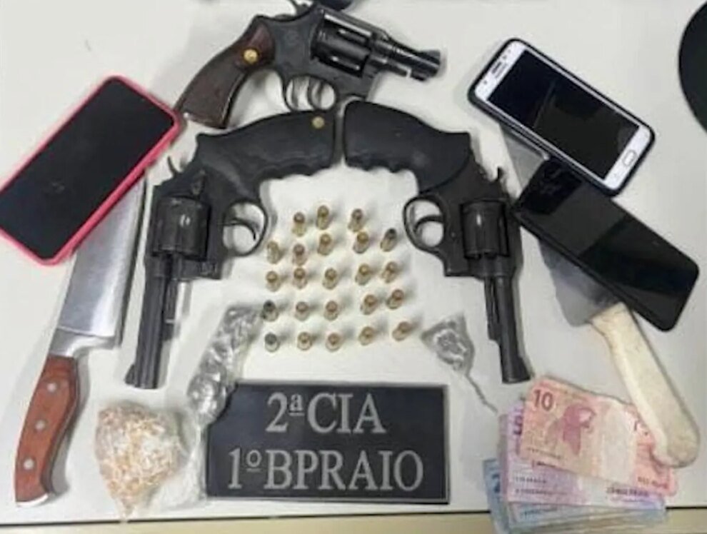 assaltante-e-preso-e-policia-apreende-armas,-drogas-e-explosivo-na-casa-dele