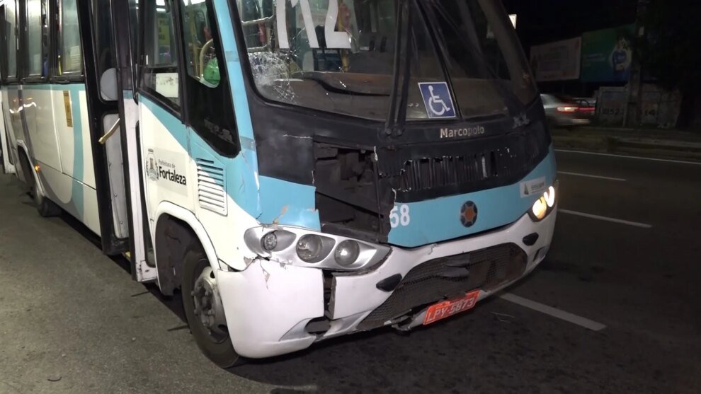 mulheres-sao-atropeladas-por-micro-onibus-ao-tentar-atravessar-avenida-em-fortaleza