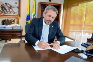 elmano-envia-para-assembleia-legislativa-ampliacao-de-acesso-ao-centro-de-idiomas