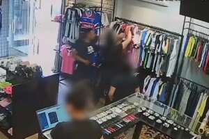 ladrao-disfarcado-de-cliente-e-flagrado-assaltando-loja-de-roupas-em-fortaleza