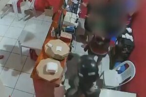 dupla-de-assaltantes-invade-pizzaria-em-fortaleza-e-rouba-clientes-e-funcionarios