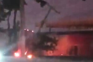 caminhao-derruba-poste-e-tomba-em-pista-do-quarto-anel-viario,-em-fortaleza