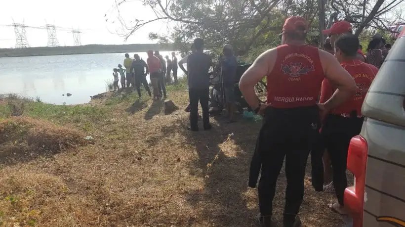 bombeiros-resgata-corpo-submerso-de-idoso-em-acude-de-caucaia