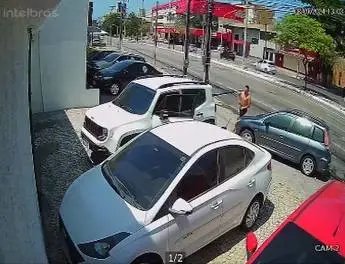 motorista-e-assaltado-na-saida-de-estacionamento-em-fortaleza