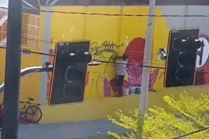 guardas-municipais-prendem-homem-que-fazia-pichacao-em-parede-de-ginasio-na-parangaba