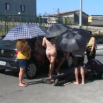 motorista-desvia-de-carro-estacionado-e-atinge-motociclista,-que-e-arremessado-ao-chao