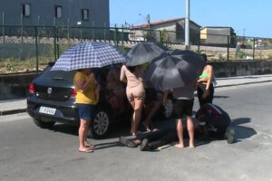 motorista-desvia-de-carro-estacionado-e-atinge-motociclista,-que-e-arremessado-ao-chao