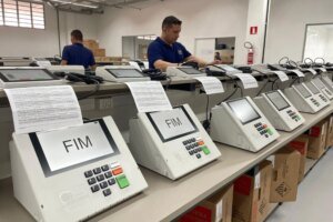 justica-eleitoral-inicia-distribuicao-das-urnas-eletronicas-para-a-eleicao-de-fortaleza