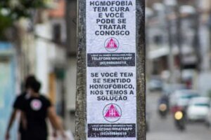 “clinica-de-reabilitacao-para-homofobicos”:-performance-artistica-provoca-reflexao-em-fortaleza