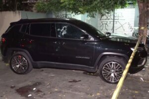 pai-e-morto-a-tiros-e-filho-e-baleado-apos-carro-ser-interceptado-por-criminosos-em-fortaleza