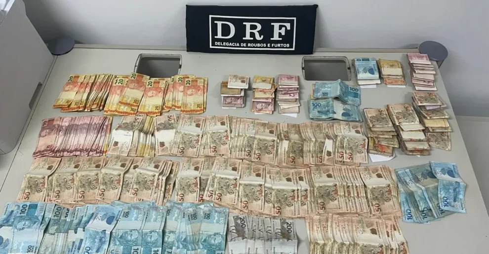 mais-de-r$-53-mil-em-especie-e-celulares-sao-apreendidos-durante-operacao-da-policia-civil-em-fortaleza