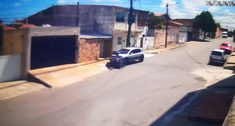 ladrao-e-atropelado-por-carro-quando-assaltava-mulher-no-bairro-henrique-jorge,-em-fortaleza