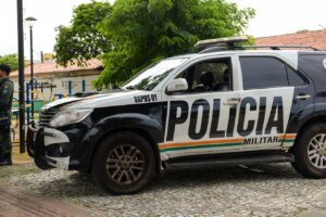 policia-militar-apreende-quase-5-kg-de-maconha-que-estavam-enterrados-no-bairro-genibau