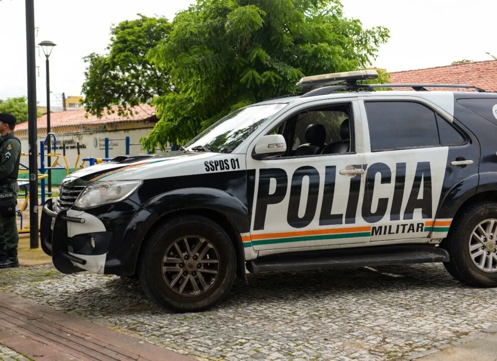 policia-militar-apreende-quase-5-kg-de-maconha-que-estavam-enterrados-no-bairro-genibau