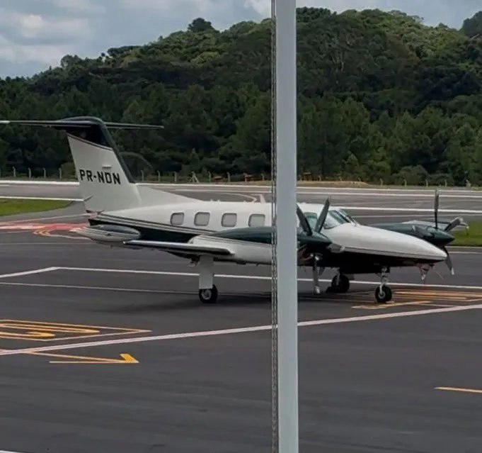 video:-momento-do-acidente-do-aviao-de-pequeno-porte-que-caiu-em-gramado