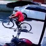 homem-e-flagrado-furtando-bicicleta-parada-em-frente-a-padaria-em-fortaleza