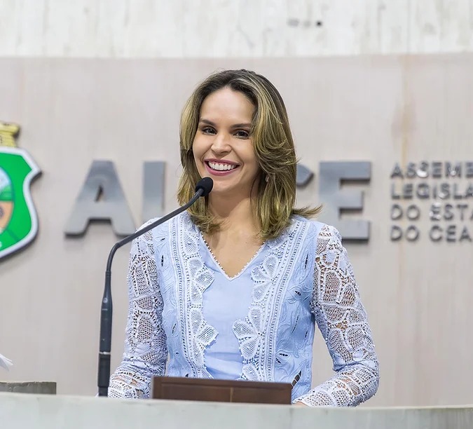 gabriella-aguiar-renuncia-a-alece;-simao-pedro-assume-vaga-e-mae-sera-prefeita-de-oros-em-janeiro