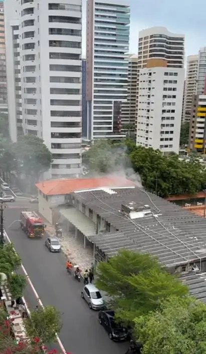 incendio-atinge-clube-de-tiros-no-meireles;-corpo-de-bombeiros-controla-chamas-sem-feridos