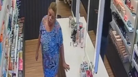 mulher-e-flagrada-furtando-produtos-de-loja-de-maquiagem-em-horizonte,-no-ceara