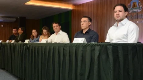 leo-couto-da-posse-a-cinco-vereadores-suplentes-na-camara-municipal-de-fortaleza