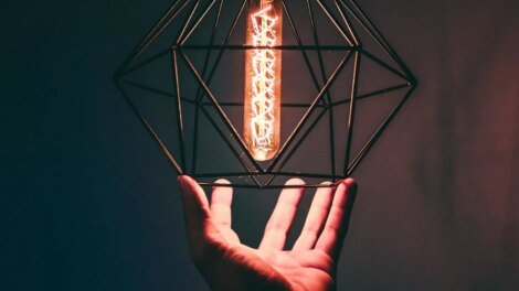 queda-de-energia-atinge-bairros-de-fortaleza-e-caucaia;-moradores-relatam-clarao-antes-de-apagao