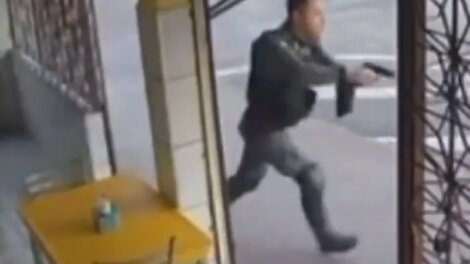 homem-e-detido-pela-policia-apos-ser-flagrado-por-pms-esfaqueando-outro-em-fortaleza