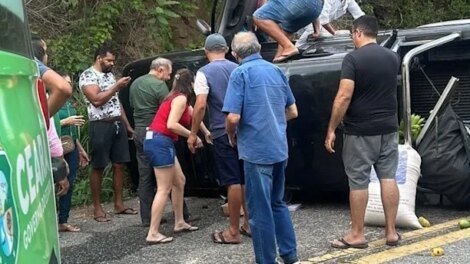 acidente:-motorista-perde-controle,-tomba-veiculo-na-ce-065-e-e-hospitalizado-com-fratura-exposta