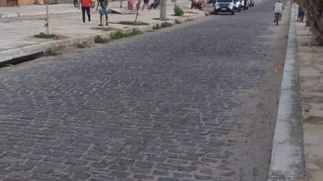 tabua-de-madeira-cai-e-mata-crianca-dentro-de-barraco-na-praia-do-futuro