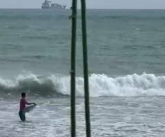 corpo-sem-cabeca-e-achado-boiando-no-mar-da-praia-da-leste-oeste