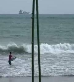 corpo-sem-cabeca-e-achado-boiando-no-mar-da-praia-da-leste-oeste