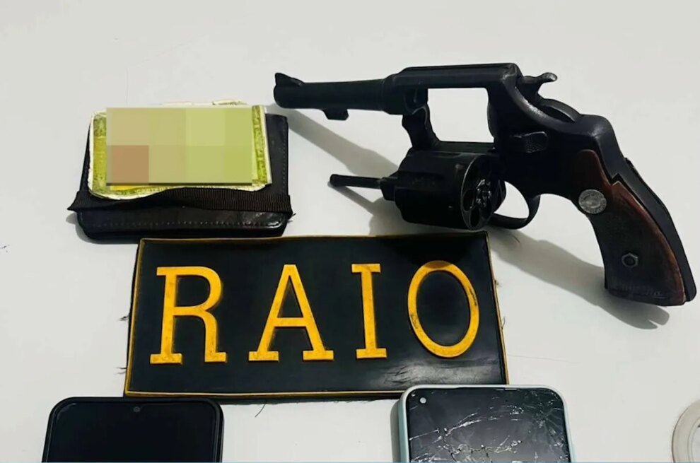 homem-e-preso-com-arma-de-fogo-apos-tentar-fugir-de-abordagem-policial-em-pacatuba/ce