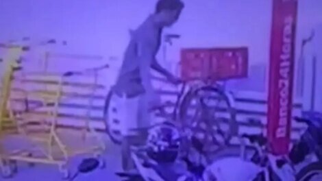 flagra:-mulher-tem-bicicleta-furtada-em-estacionamento-de-supermercado-em-maracanau/ce