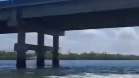 morador-mostra-situacao-precaria-de-ponte-no-rio-jaguaribe,-em-aracati,-no-ceara