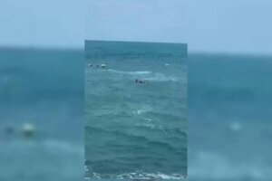 pescador-a-deriva-e-resgatado-apos-ser-arrastado-por-onda-em-fortaleza