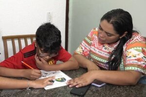 nova-lei-que-restringe-uso-de-celulares-em-sala-de-aula-mobiliza-escolas-e-familias