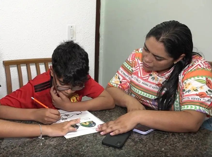 nova-lei-que-restringe-uso-de-celulares-em-sala-de-aula-mobiliza-escolas-e-familias